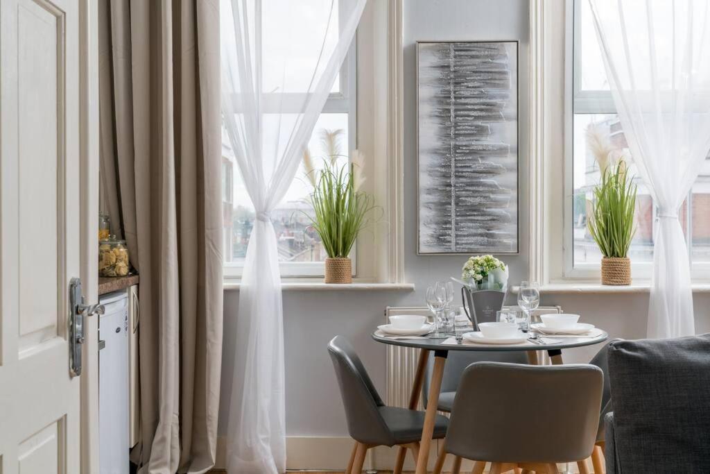 Cozy 1 Bed For 4 Paddington Londres Exterior foto